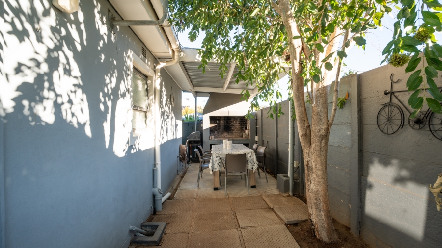 To Let 3 Bedroom Property for Rent in Paarl Central East Western Cape
